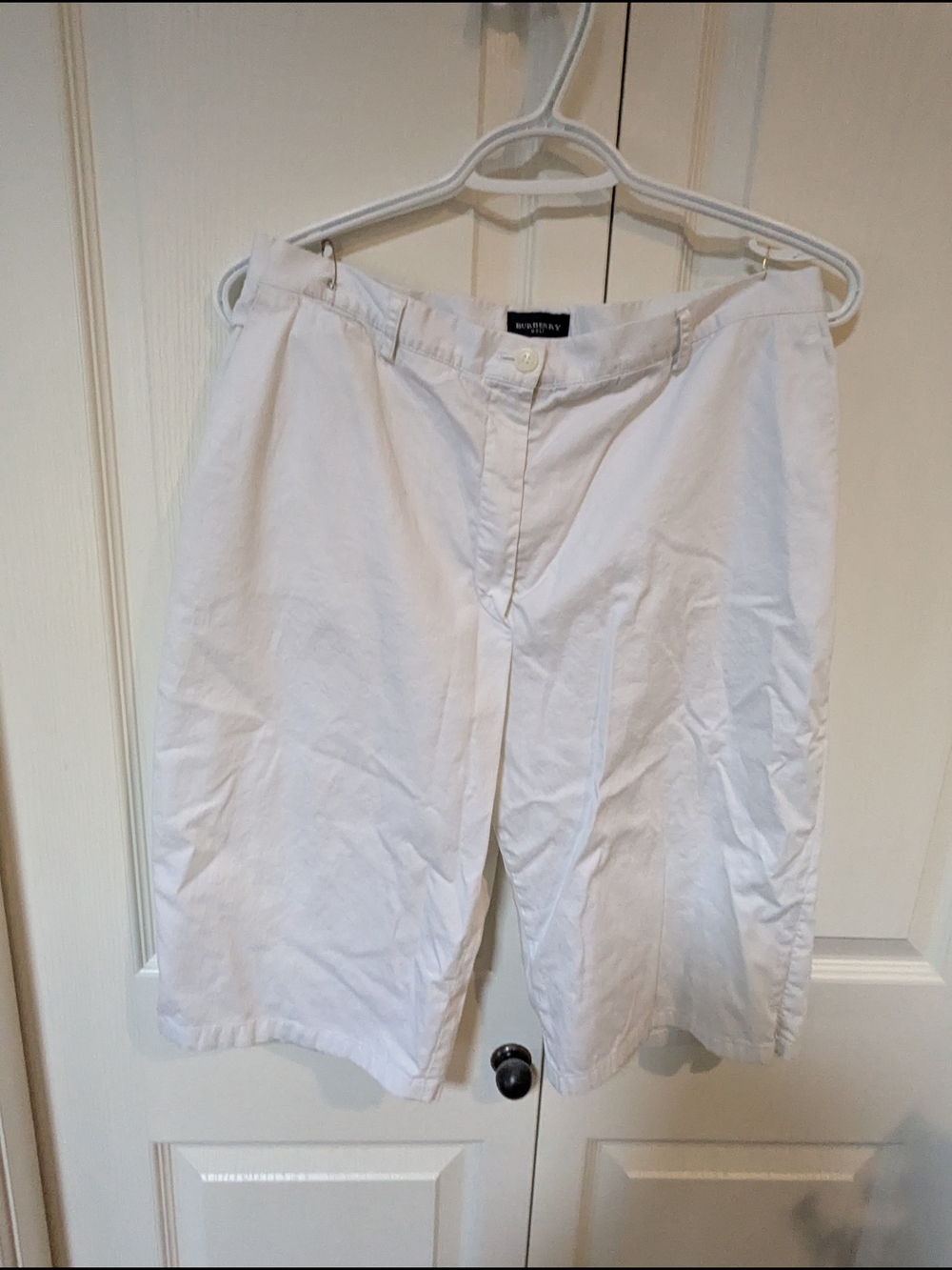 Burberry White Women’s Flat-Front Cotton Shorts